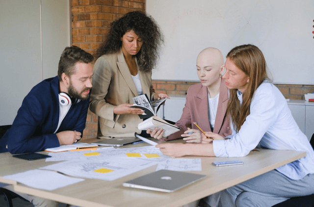 Gifts for Leadership Teams: Thoughtful Ideas That Actually Resonate